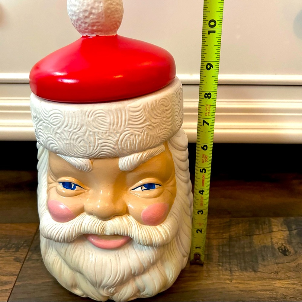 Vintage Santa. Christmas cookie jar / kitchen decor. Classic 80’s